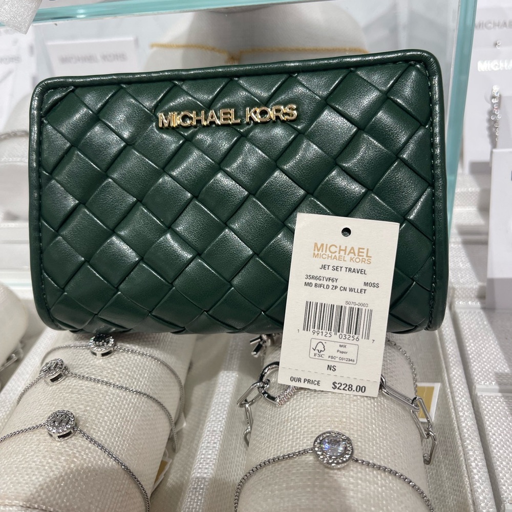 MICHAEL KORS Jet Set Medium Woven  Bifold  Zip CN Wallet
Moss
NWT - Picture 7 of 16